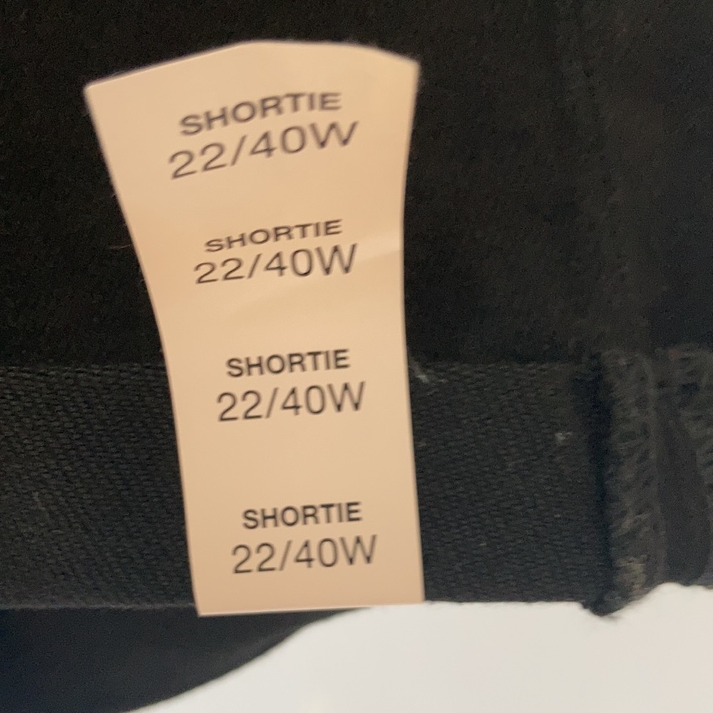 So cuffed black jean shortie short with stretch size 22 jr plus / 40W - Picture 9 of 13